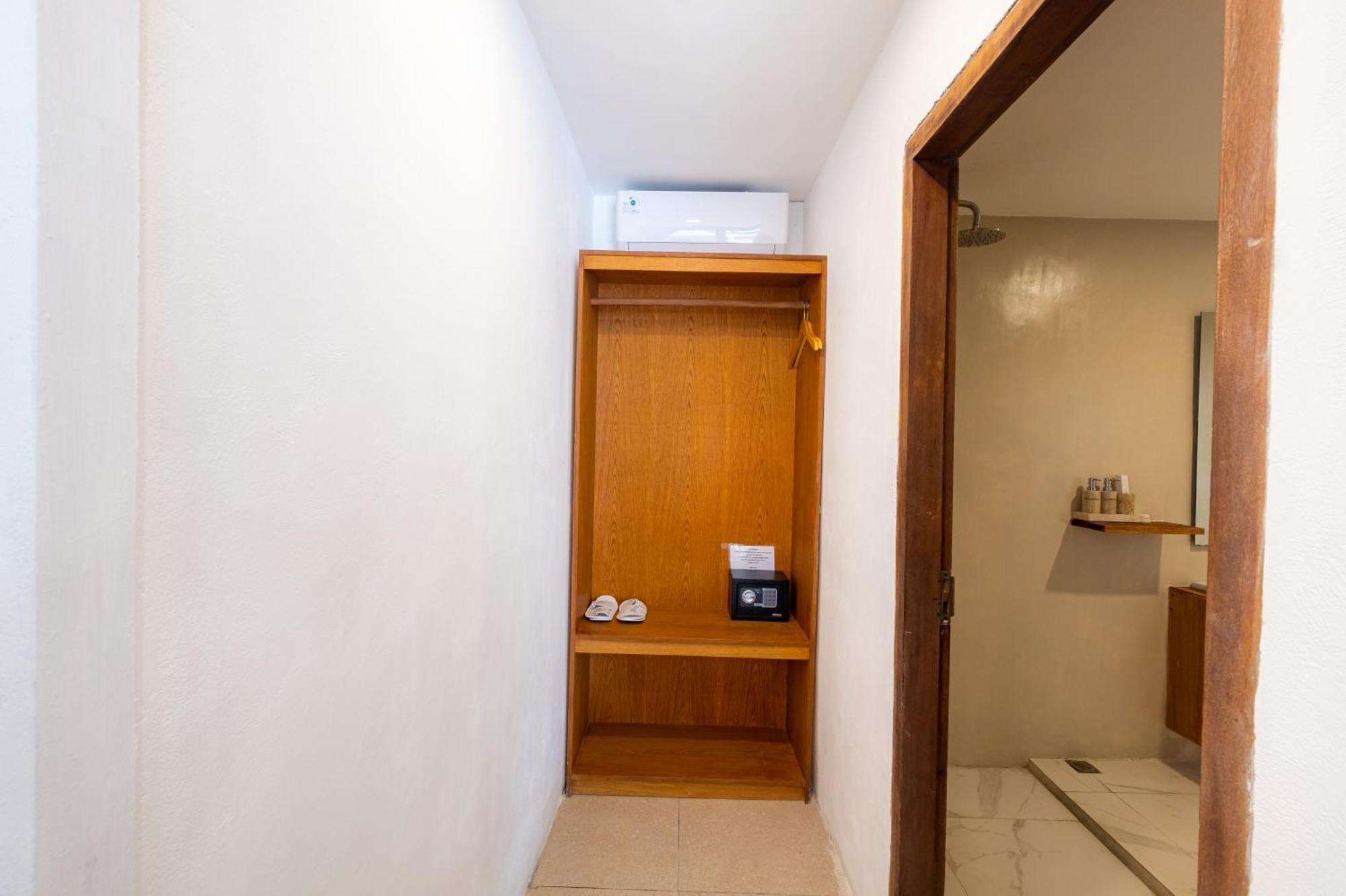 Amp Beach House Toyapakeh Room photo