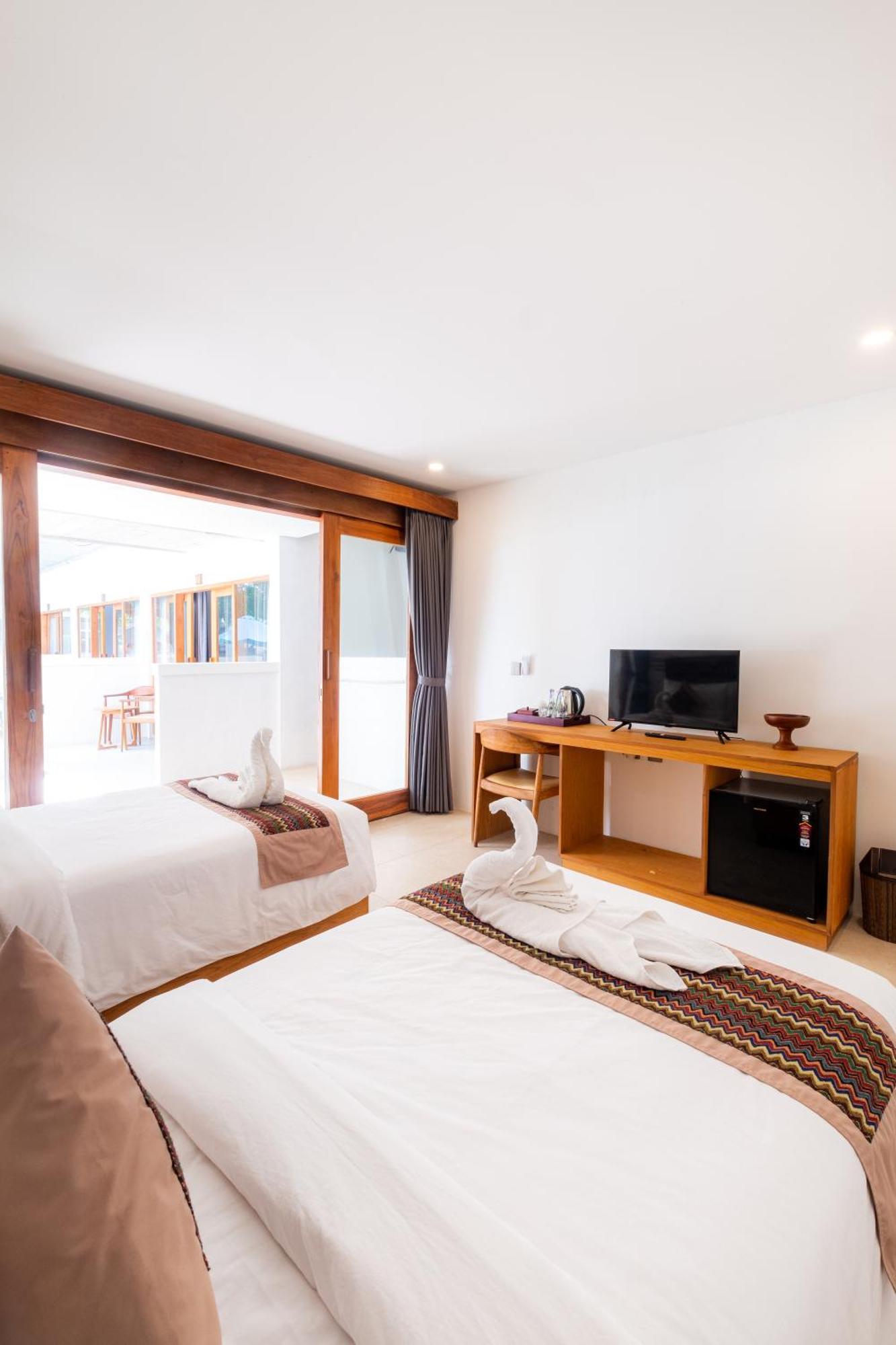 Amp Beach House Toyapakeh Room photo
